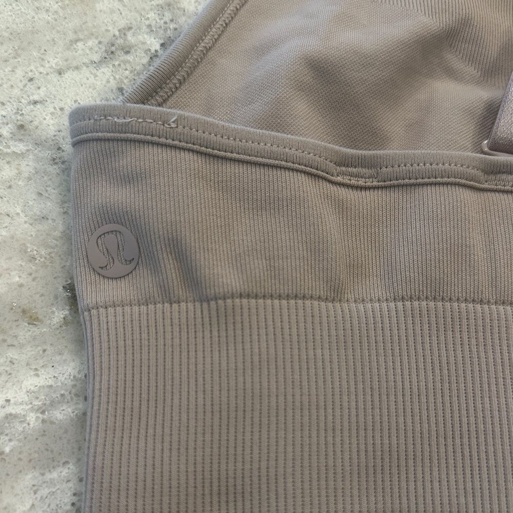lululemon athletica Sports Bra Sz 2 - Picture 2 of 3